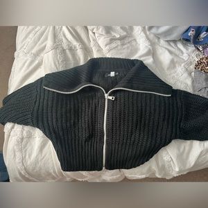 URBAN black zip up cropped knit sweater